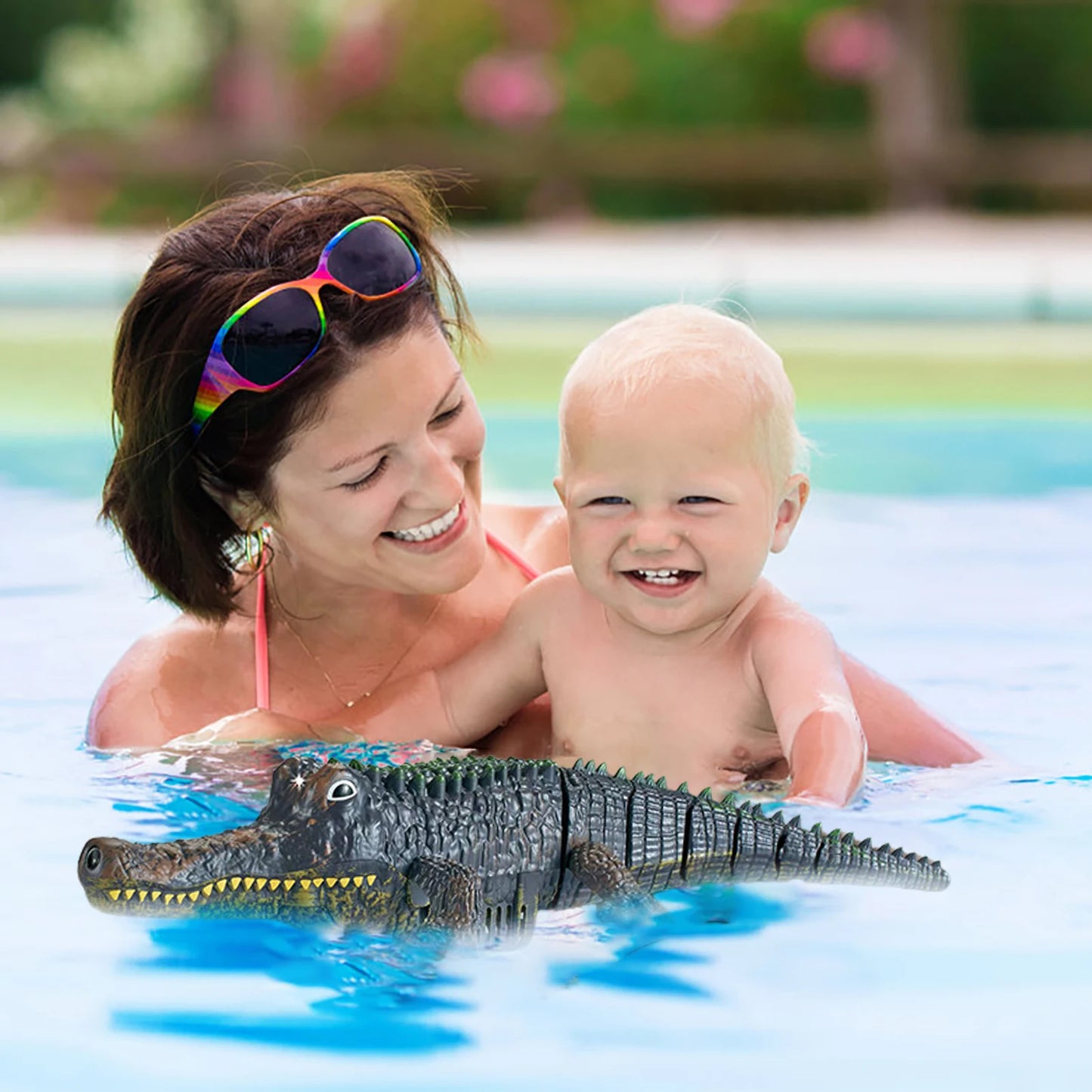 Thrilling RC Crocodile Toy: Realistic Alligator Boat for Water Fun - Perfect for Kids 12+