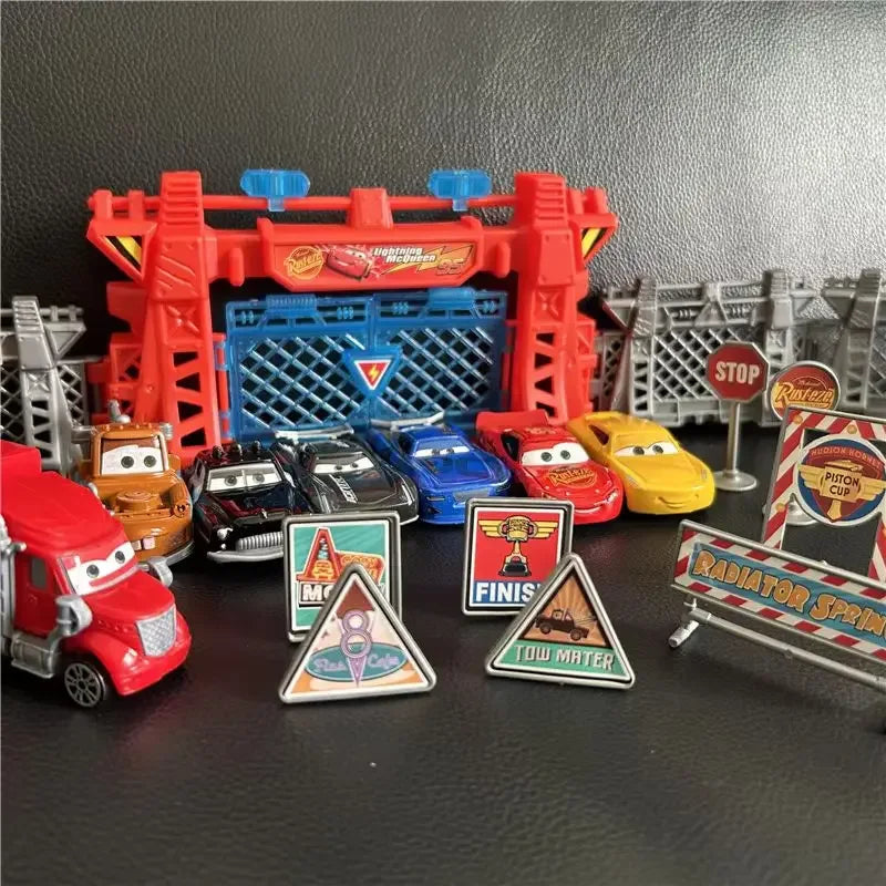 Pixar Diecast Car Set With Mater And McQueen Playset - ToylandEU