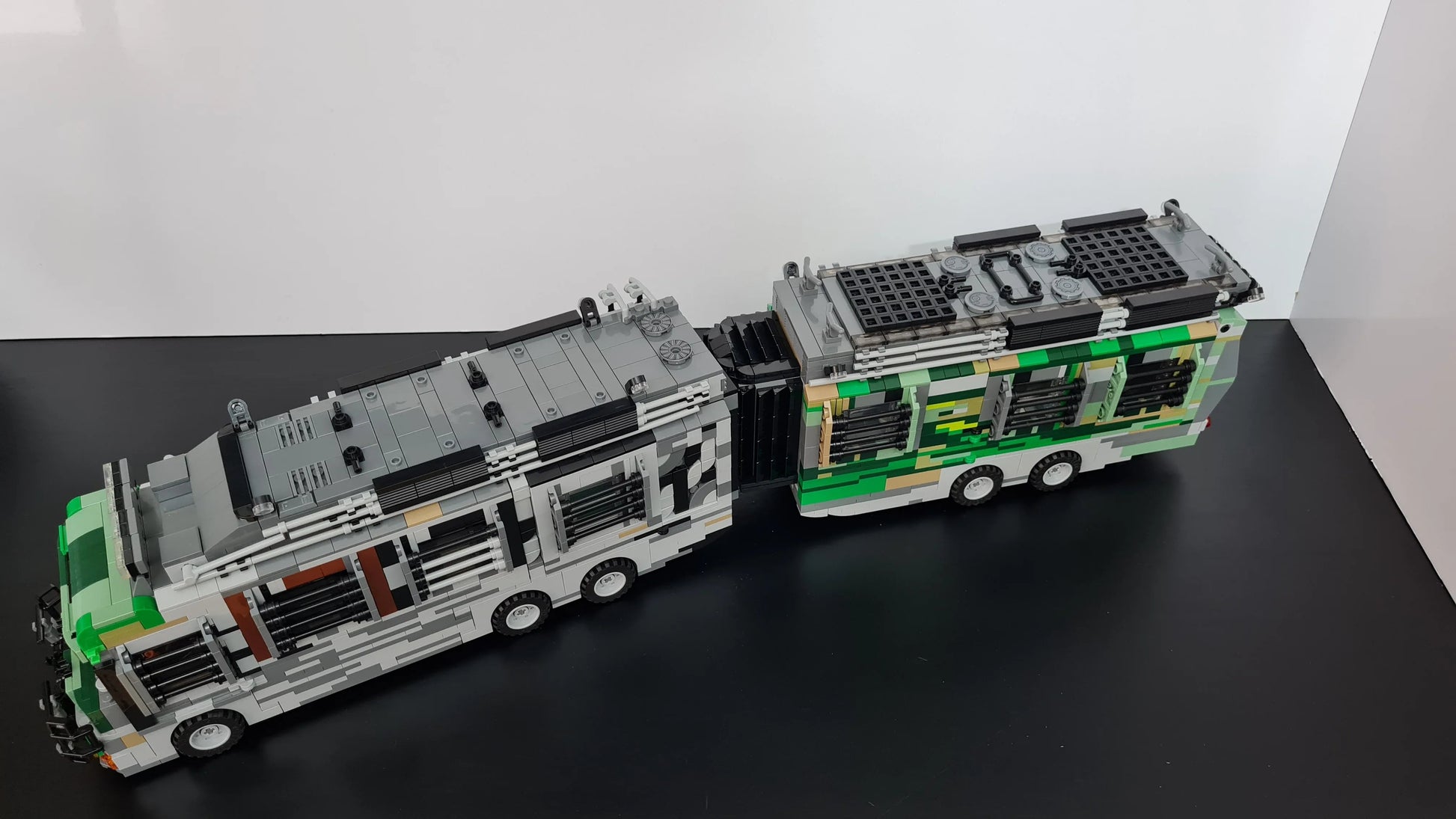 BuildMoc Jurassic Series Fleetwood RV Mobile LAB Building Blocks Set Toyland EU