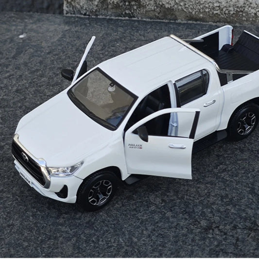 Maisto Toyota Hilux Pickup Truck | 1:27 Scale Diecast | Alloy Model