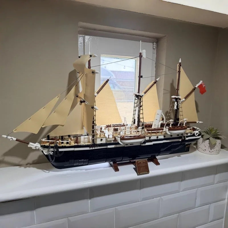 Building Bricks Model | 3011 Pieces | Endurance Ship | Gift for Family Decor