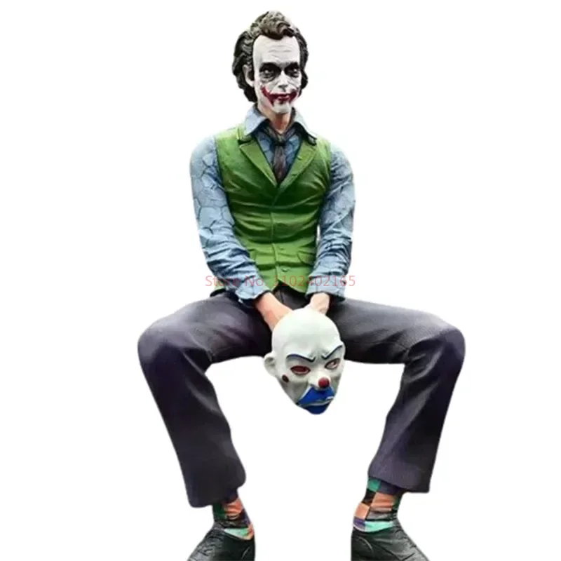 Action Figure | Joker Heath Ledger 24cm | Sitting Green Suit PVC Bandai