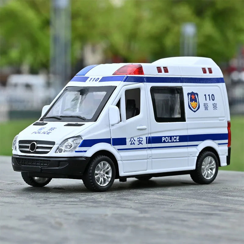 1:32 Scale Alloy Ambulance Model with Pull Back, Sound, and Light - ToylandEU