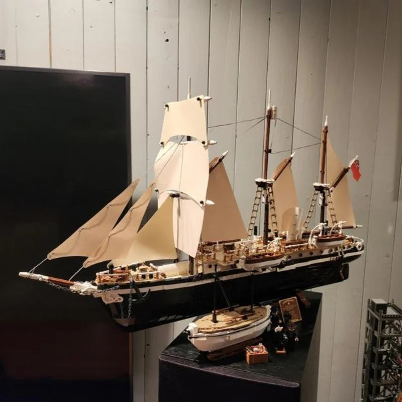 Building Bricks Model | 3011 Pieces | Endurance Ship | Gift for Family Decor