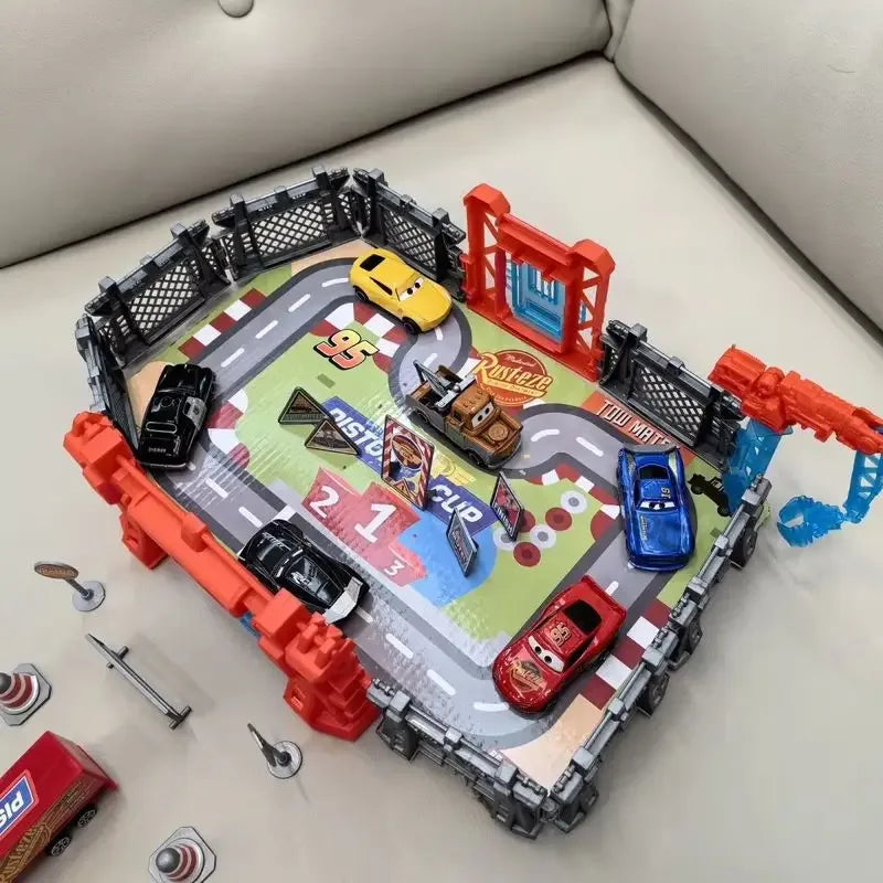 Pixar Diecast Car Set With Mater And McQueen Playset - ToylandEU