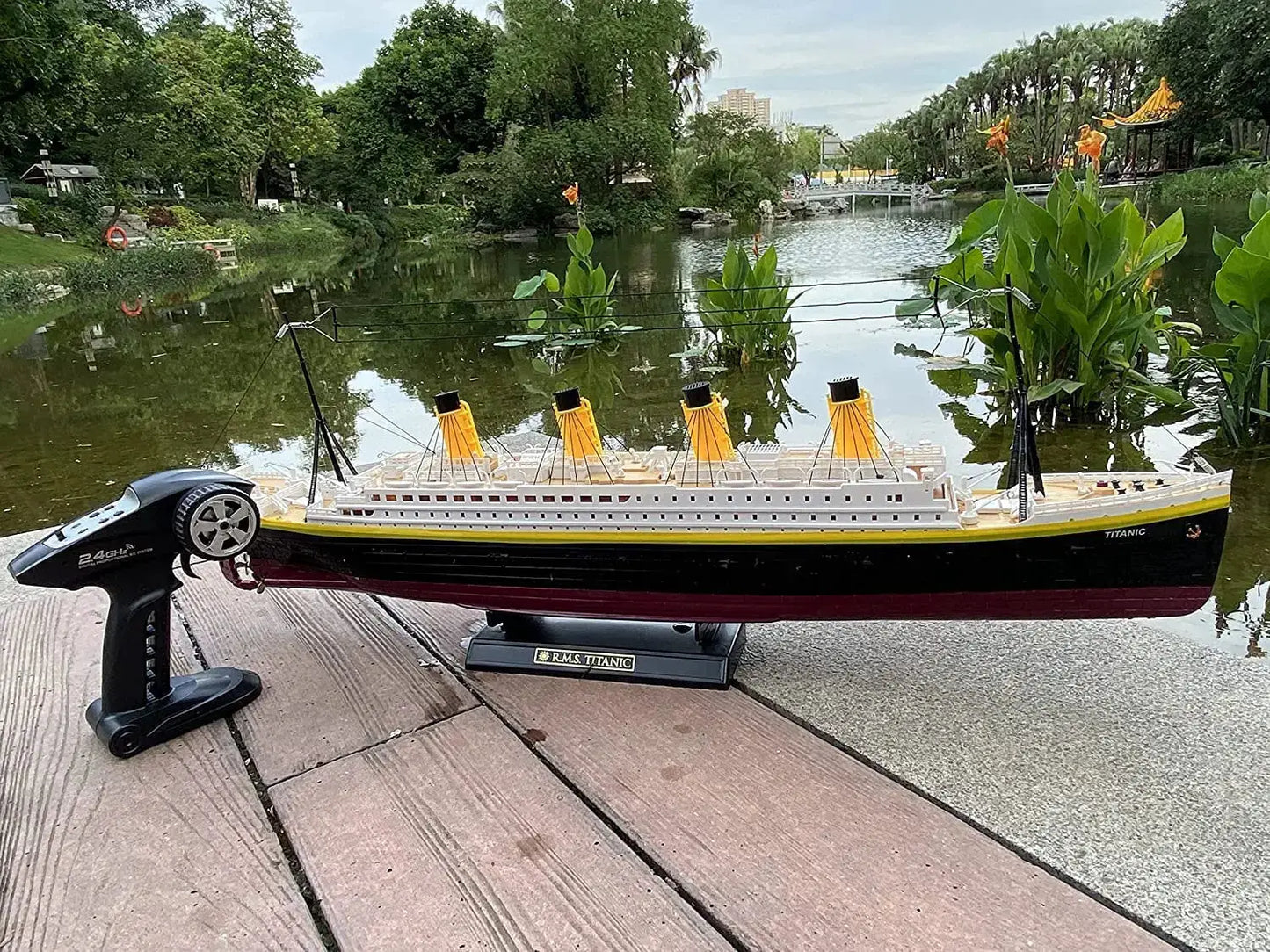 Huge Remote Control Boat Model Classic Boat Model Remote Control Toy 81 CM (32 Inch) Light Simulation Three Propeller Boat Model - ToylandEU