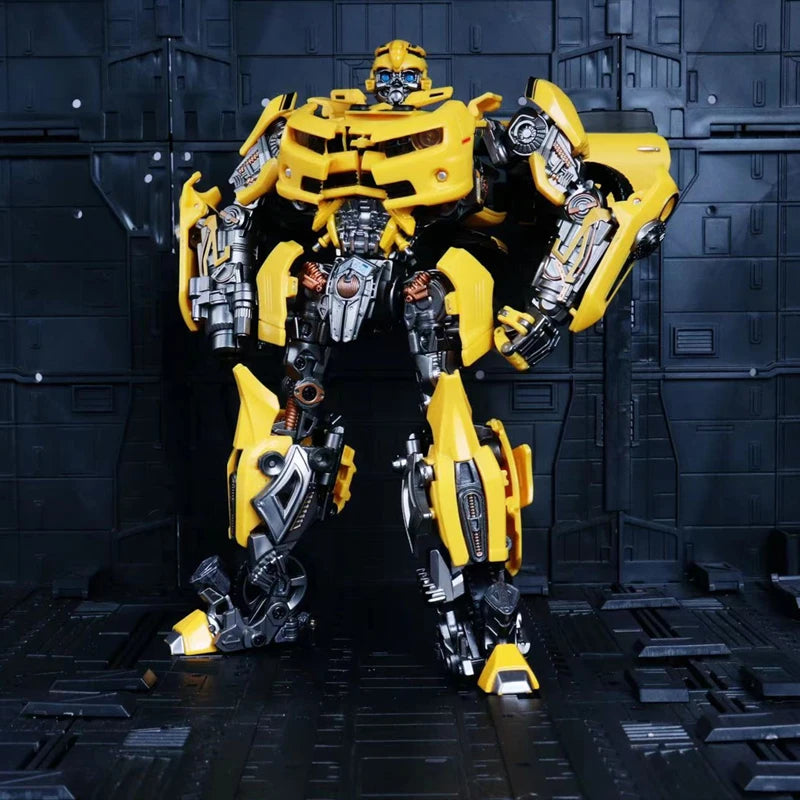 Epic Transformable Wasp Robot Figure - Action-Packed Movie Edition