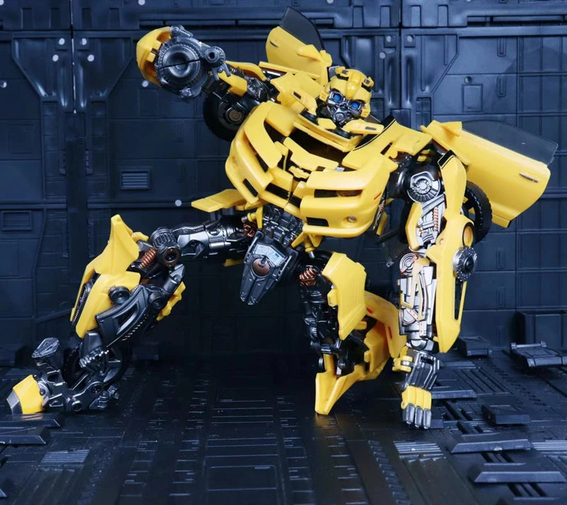 Epic Transformable Wasp Robot Figure - Action-Packed Movie Edition