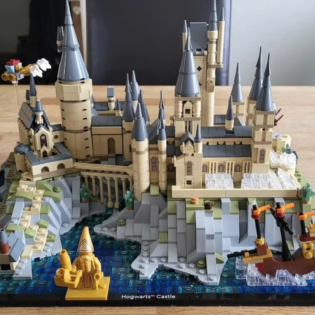 Building Block Set | 2660-Piece | Castle And Grounds | Movie Iconic Buildings