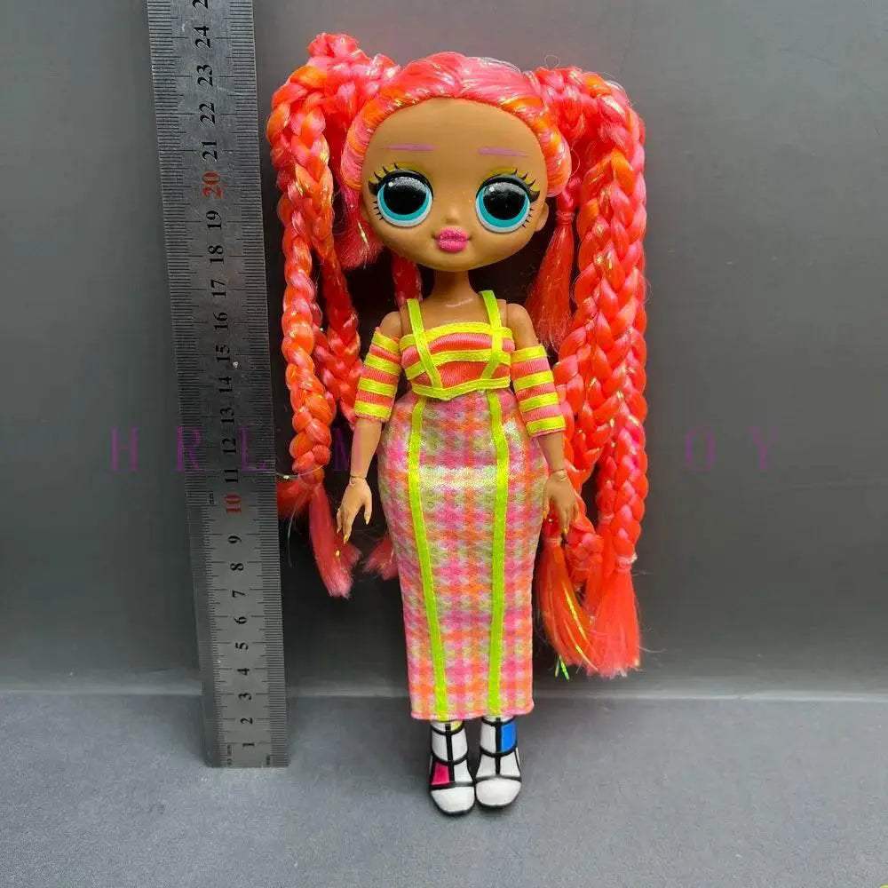 Original OMG Doll Bee Remix Big Sister Edition Clothing - ToylandEU