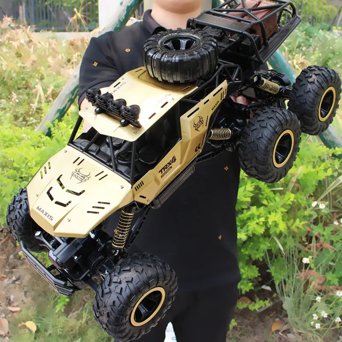 Oversized 46CM 6-Wheel 4WD RC Off-Road Vehicle with Remote Control - ToylandEU