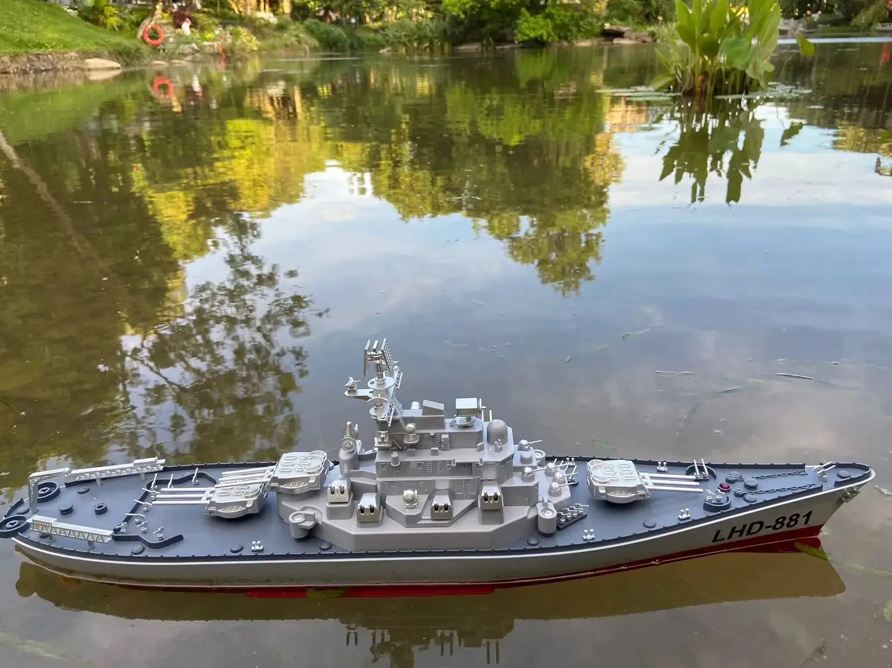 Large remote-controlled battleship 61CM, large ship body retro, high-speed remote-controlled battleship 15km/h, three blade prop - ToylandEU