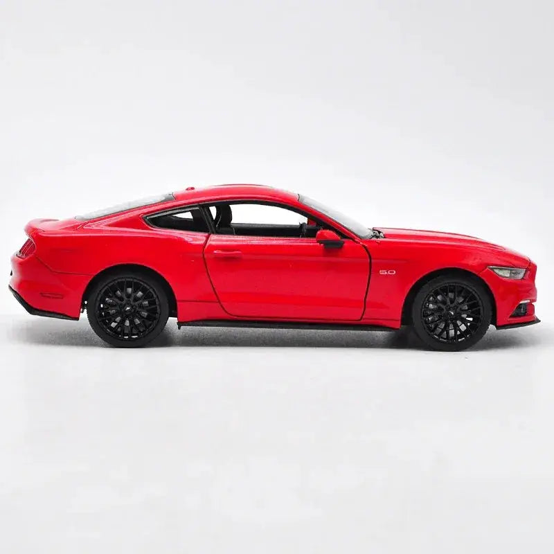 Scale OneToTwentyFour Ford Mustang GT Diecast Car High Detail Alloy - ToylandEU