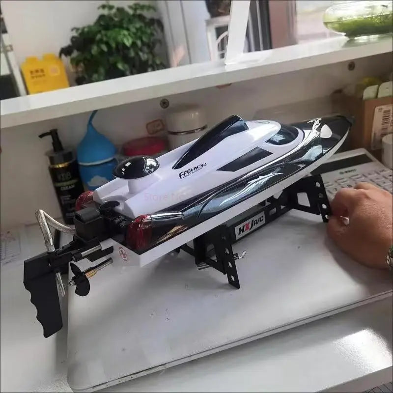 High-Speed Remote-Controlled Electric RC Boat - New HJ806, 35KM/H