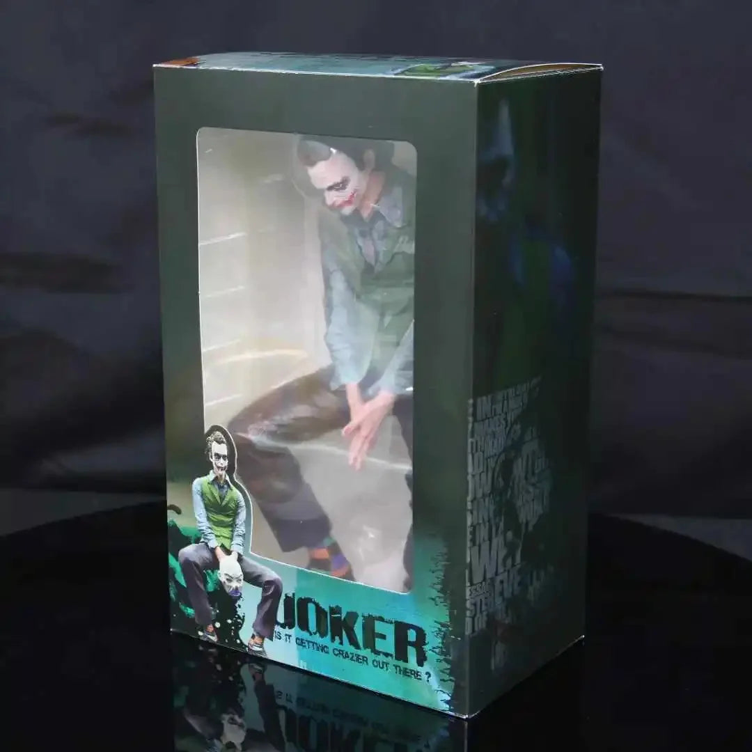Action Figure | Joker Heath Ledger 24cm | Sitting Green Suit PVC Bandai