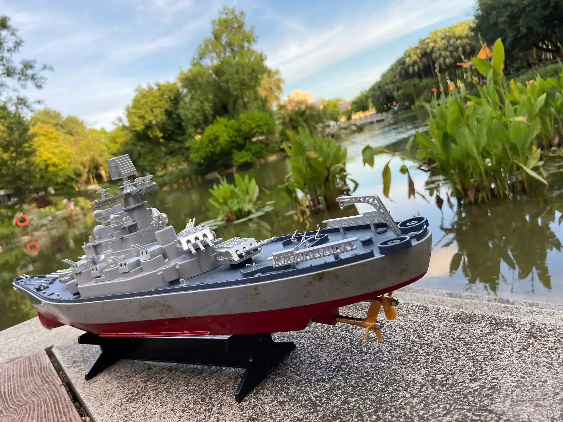 Large remote-controlled battleship 61CM, large ship body retro, high-speed remote-controlled battleship 15km/h, three blade prop - ToylandEU