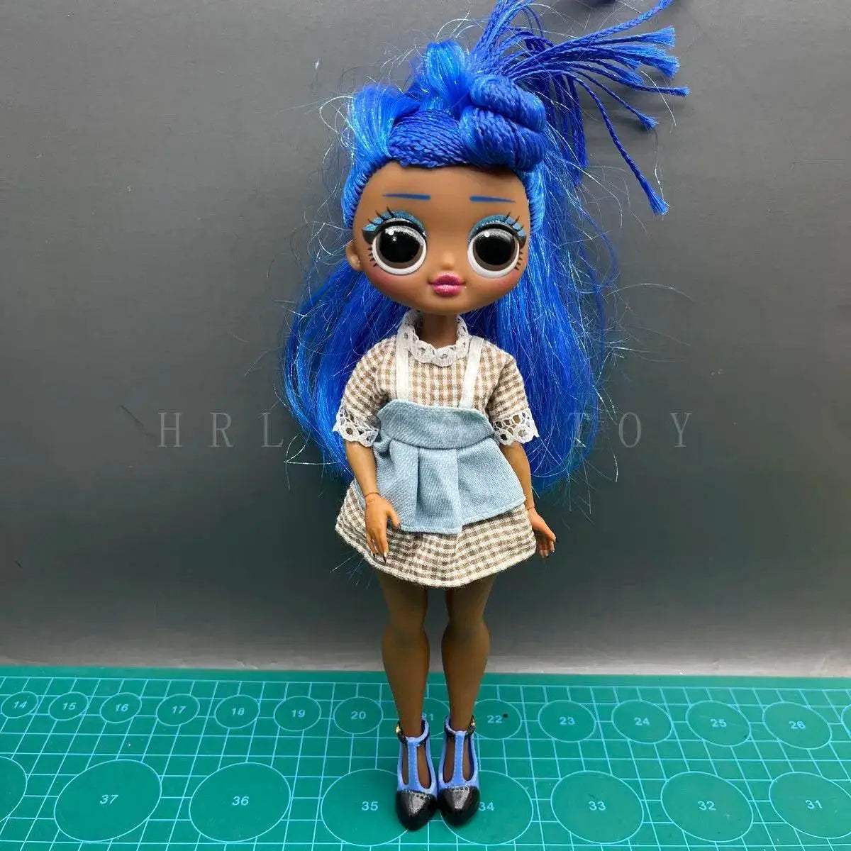 Original OMG Doll Bee Remix Big Sister Edition Clothing - ToylandEU