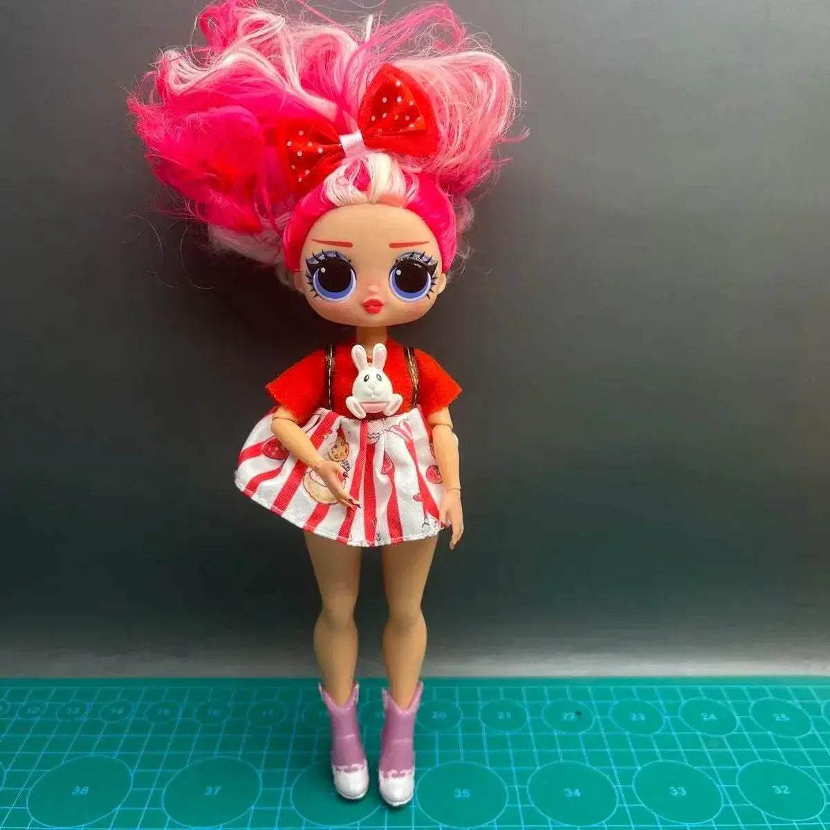 Original OMG Doll Bee Remix Big Sister Edition Clothing - ToylandEU