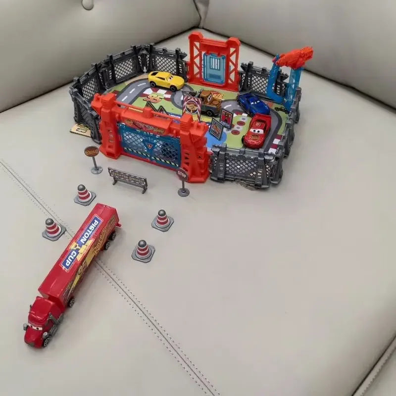 Pixar Diecast Car Set With Mater And McQueen Playset - ToylandEU