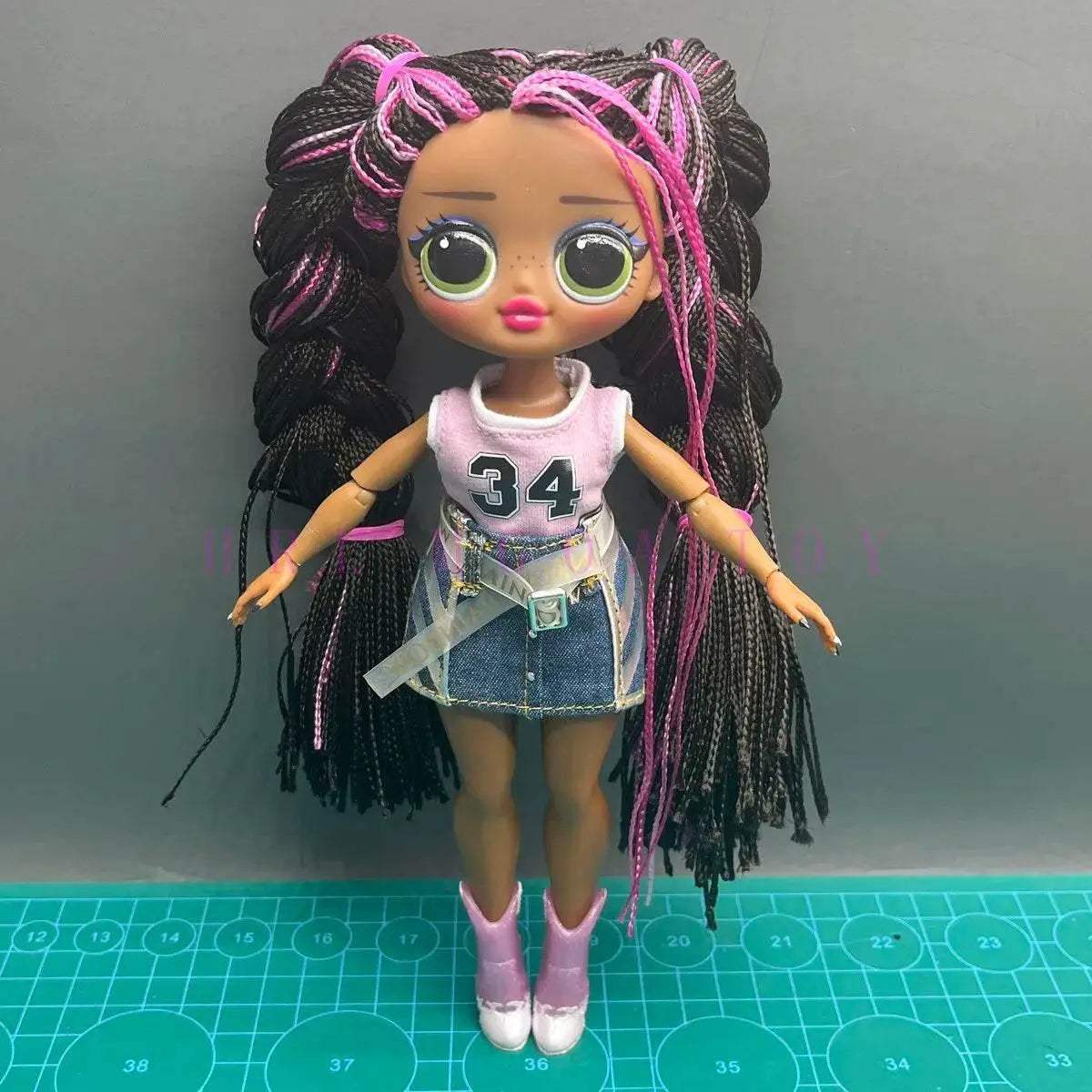 Original OMG Doll Bee Remix Big Sister Edition Clothing - ToylandEU