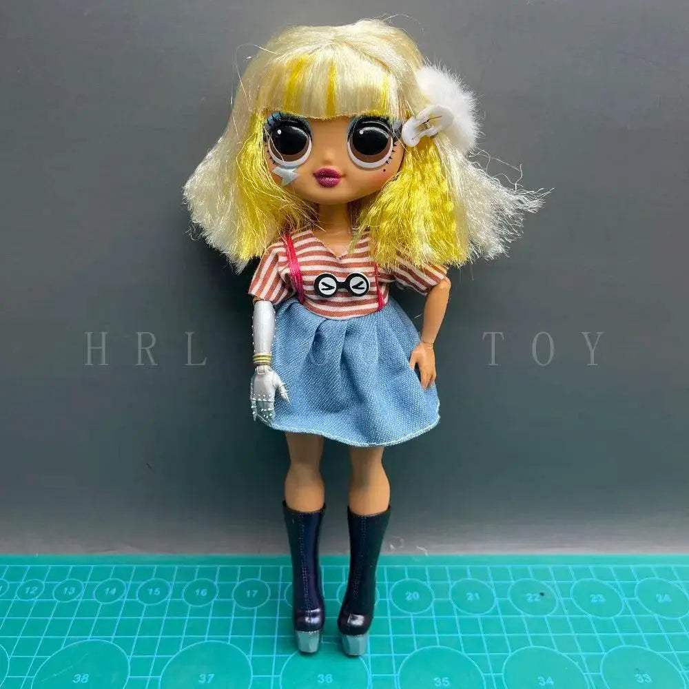 Original OMG Doll Bee Remix Big Sister Edition Clothing - ToylandEU