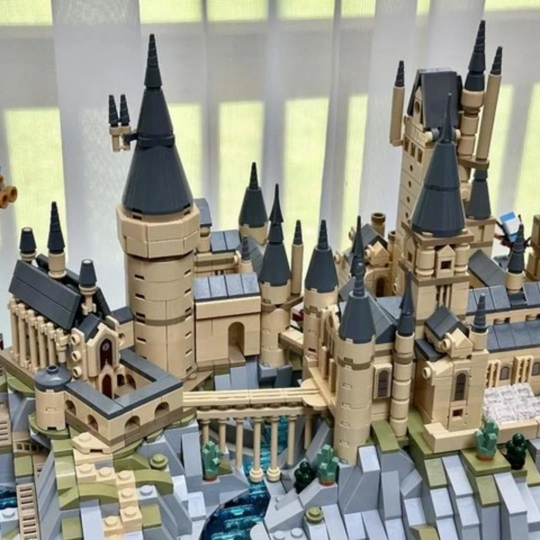 Building Block Set | 2660-Piece | Castle And Grounds | Movie Iconic Buildings