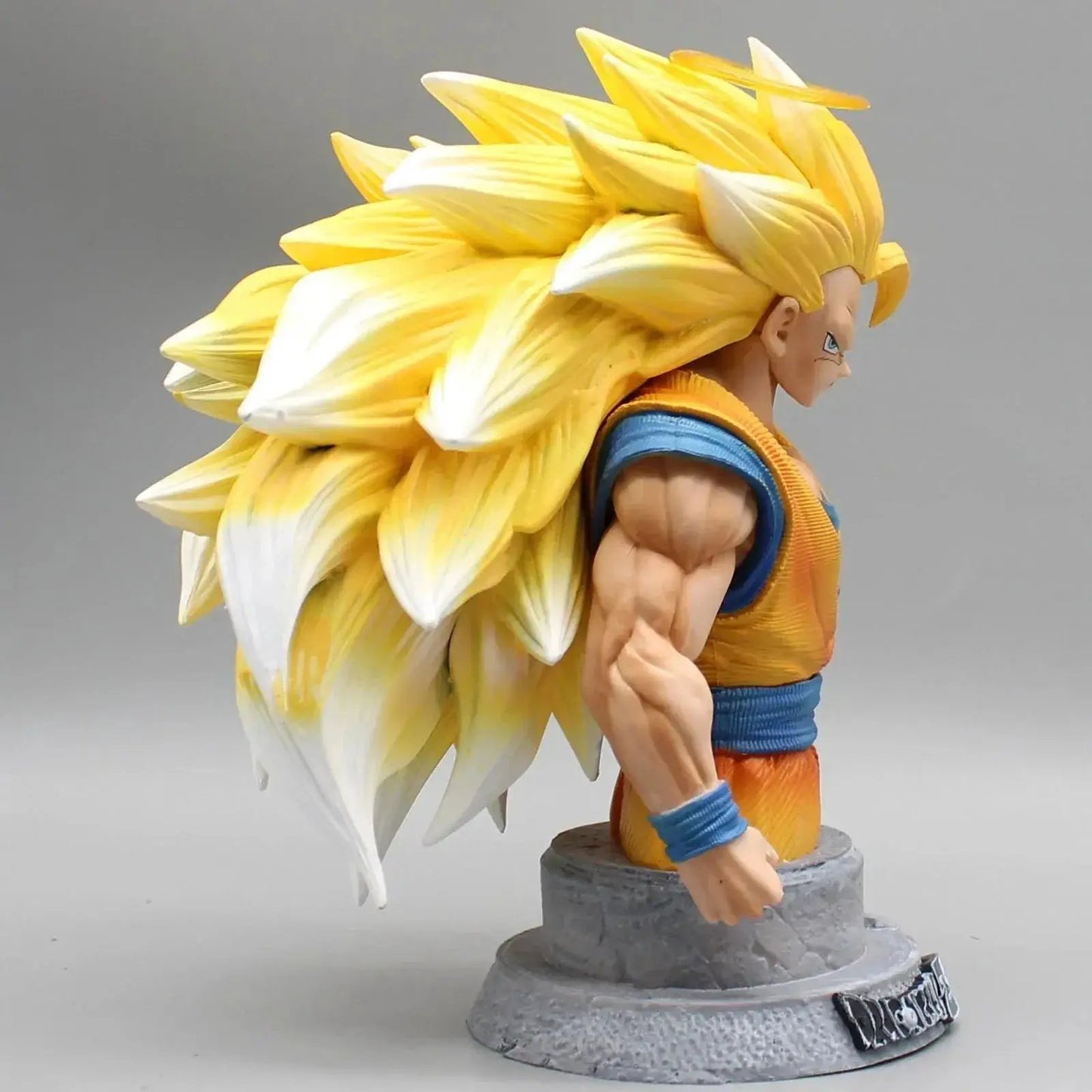 Dragon Ball Z Goku Super Saiyan 3 Half Bust Figure - ToylandEU