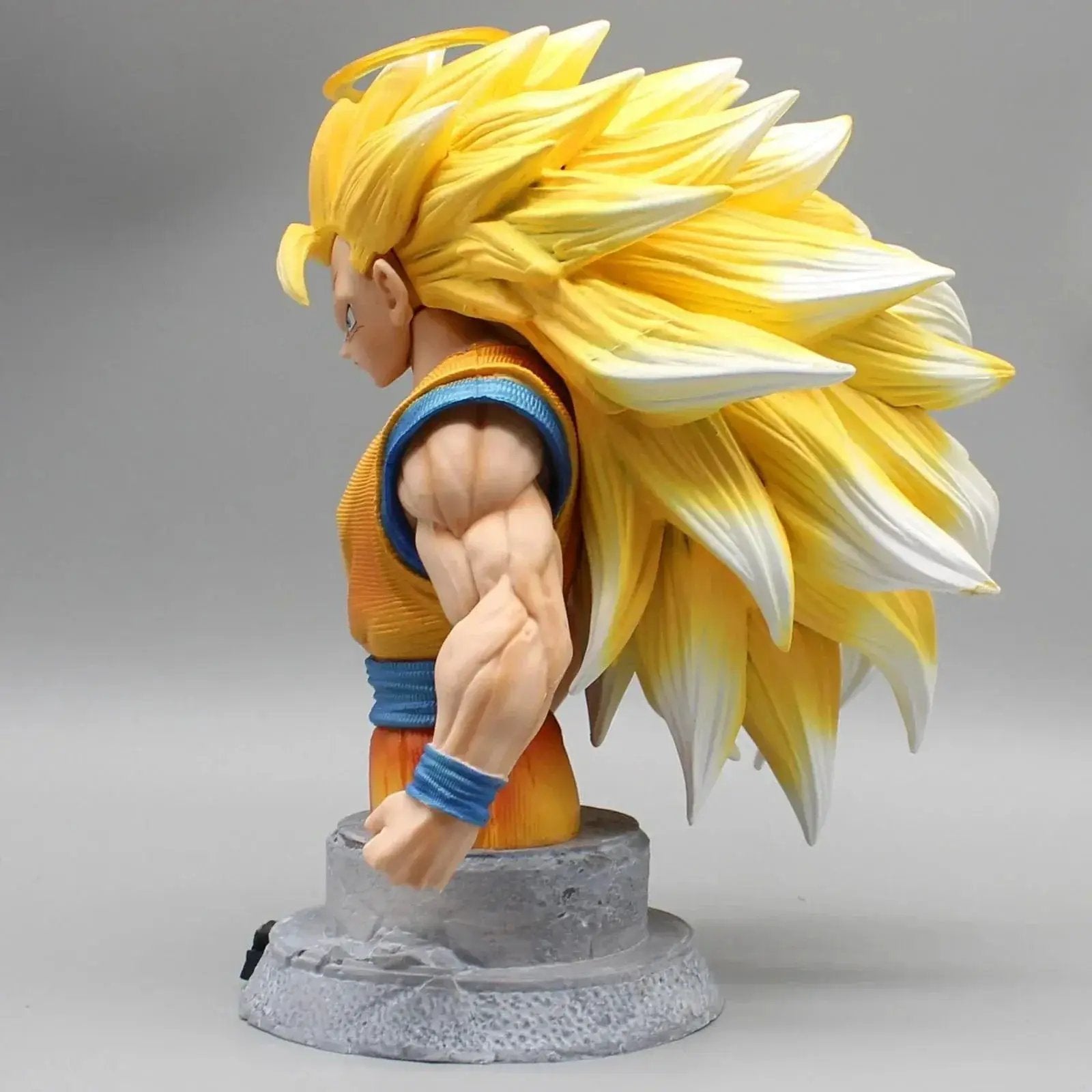 Dragon Ball Z Goku Super Saiyan 3 Half Bust Figure - ToylandEU