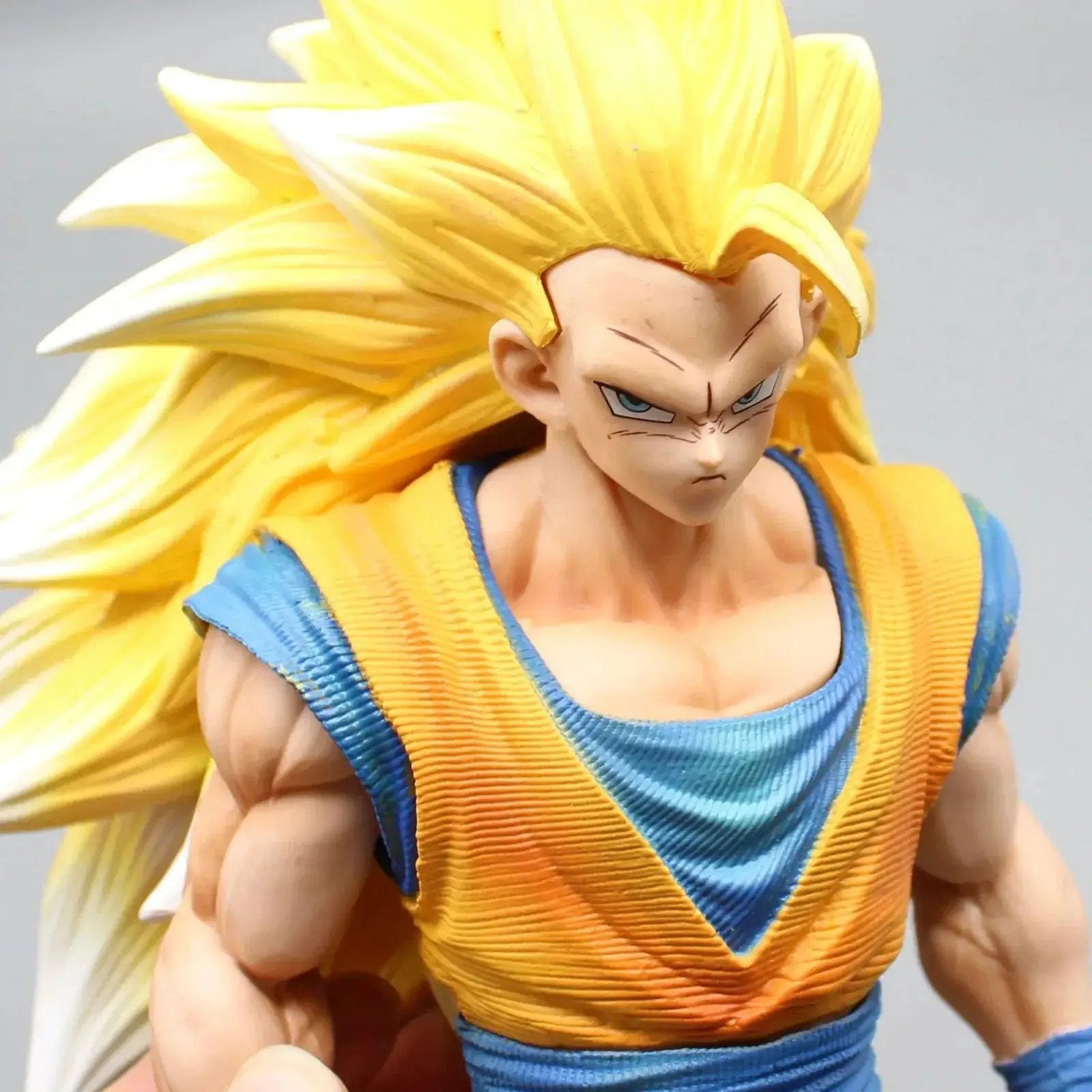 Dragon Ball Z Goku Super Saiyan 3 Half Bust Figure - ToylandEU