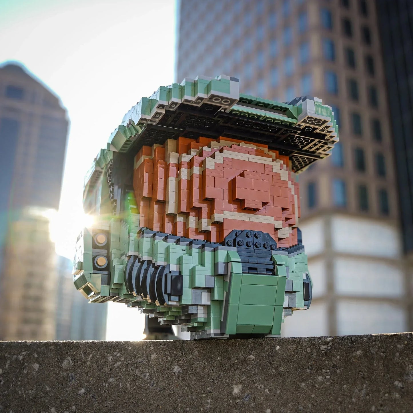 Life-Sized LEGO Master Chief Helmet Replica With 2700 Bricks - ToylandEU