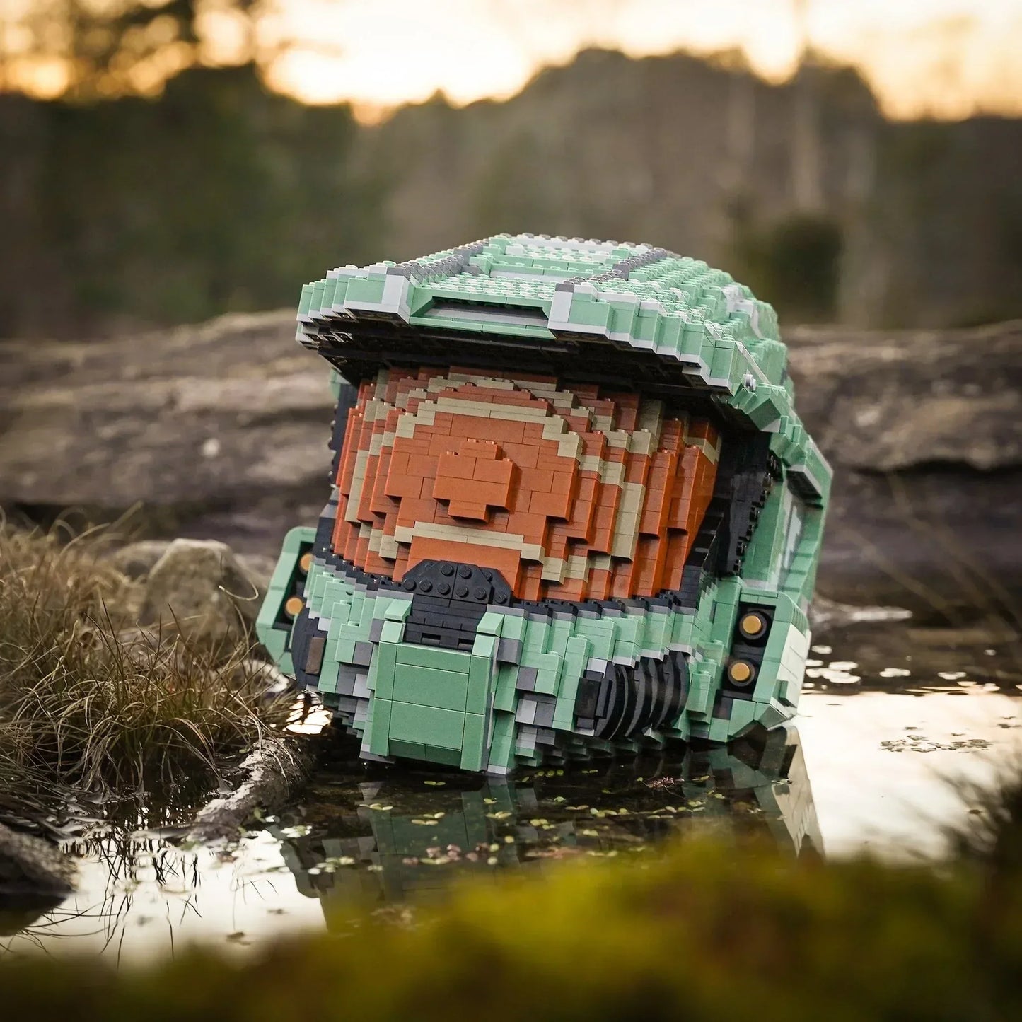 Life-Sized LEGO Master Chief Helmet Replica With 2700 Bricks - ToylandEU