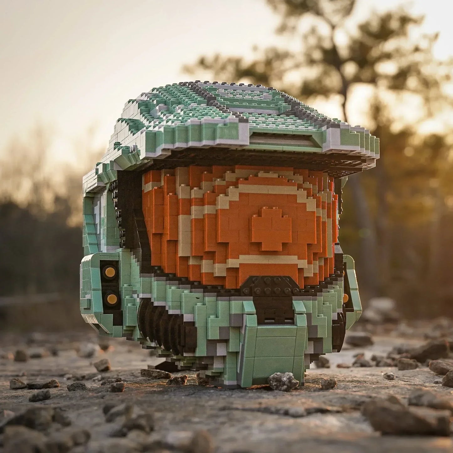 Life-Sized LEGO Master Chief Helmet Replica With 2700 Bricks - ToylandEU