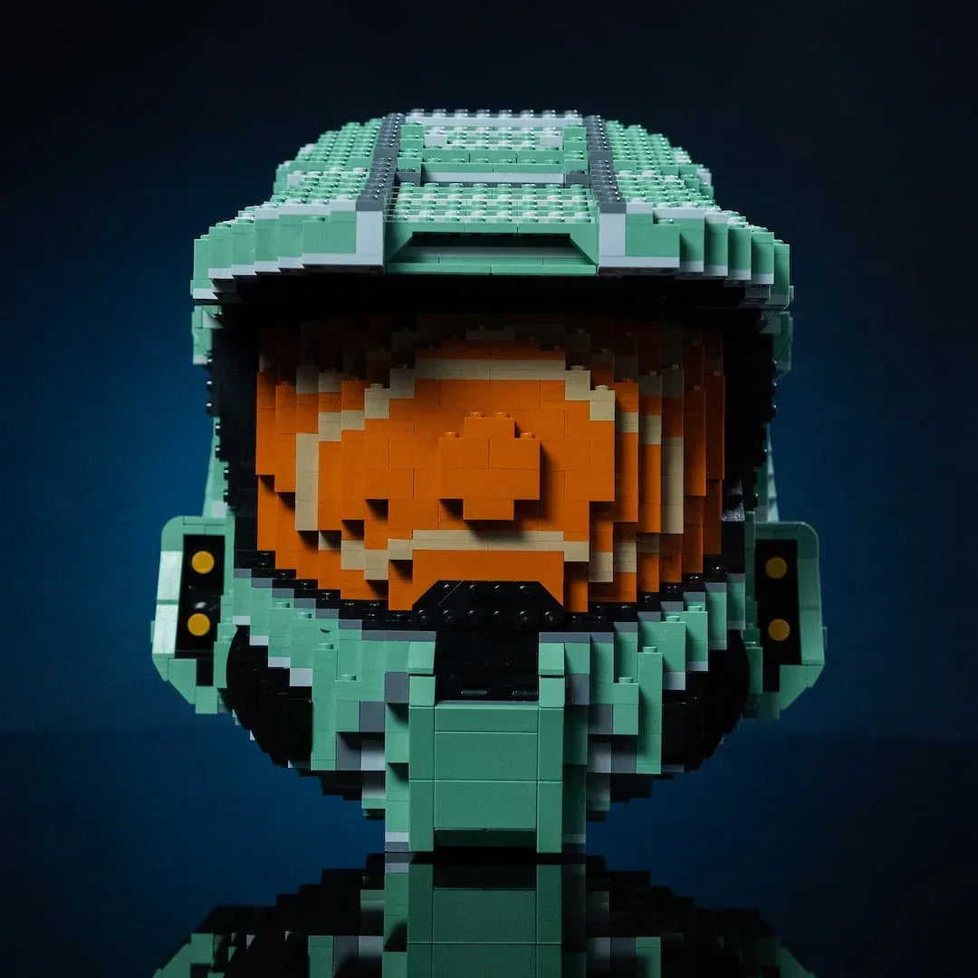 Life-Sized LEGO Master Chief Helmet Replica With 2700 Bricks - ToylandEU