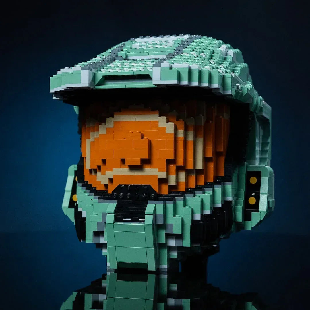 Life-Sized LEGO Master Chief Helmet Replica With 2700 Bricks - ToylandEU