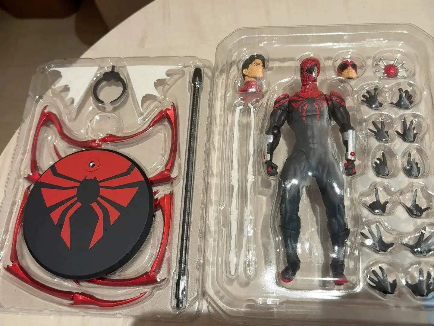 Spiderman Action Figure Superior Spider Man Ultimate Neighbor Kaine - ToylandEU