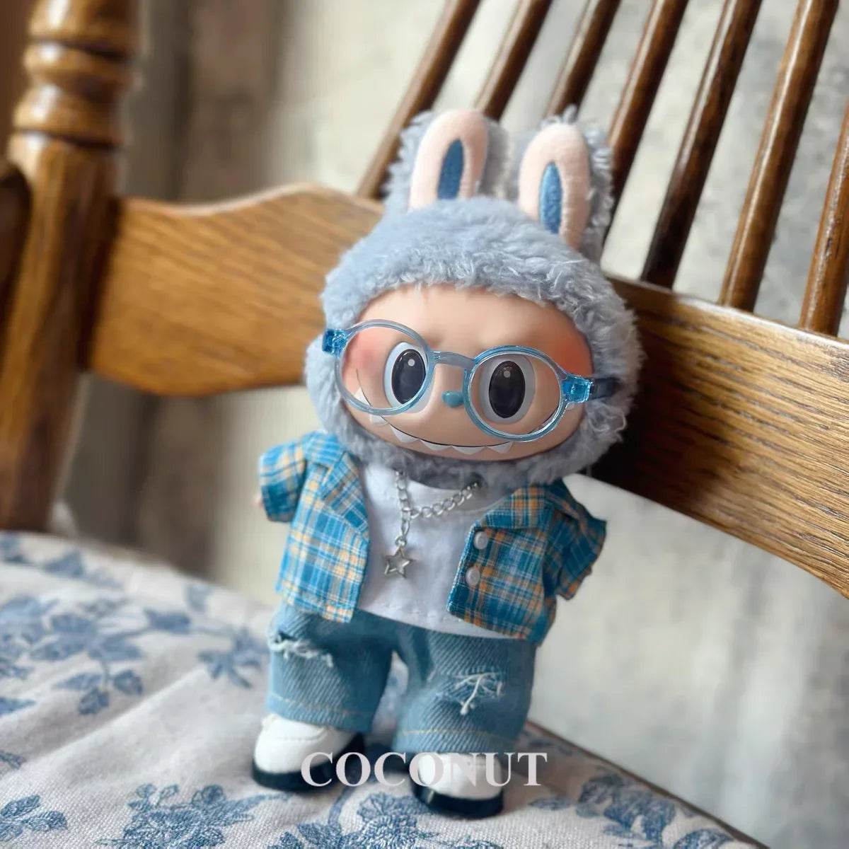 Stylish Summer Outfit Set for 17cm Vinyl Dolls Featuring Cool Casual Shirt and Ripped Jeans Labubu - ToylandEU