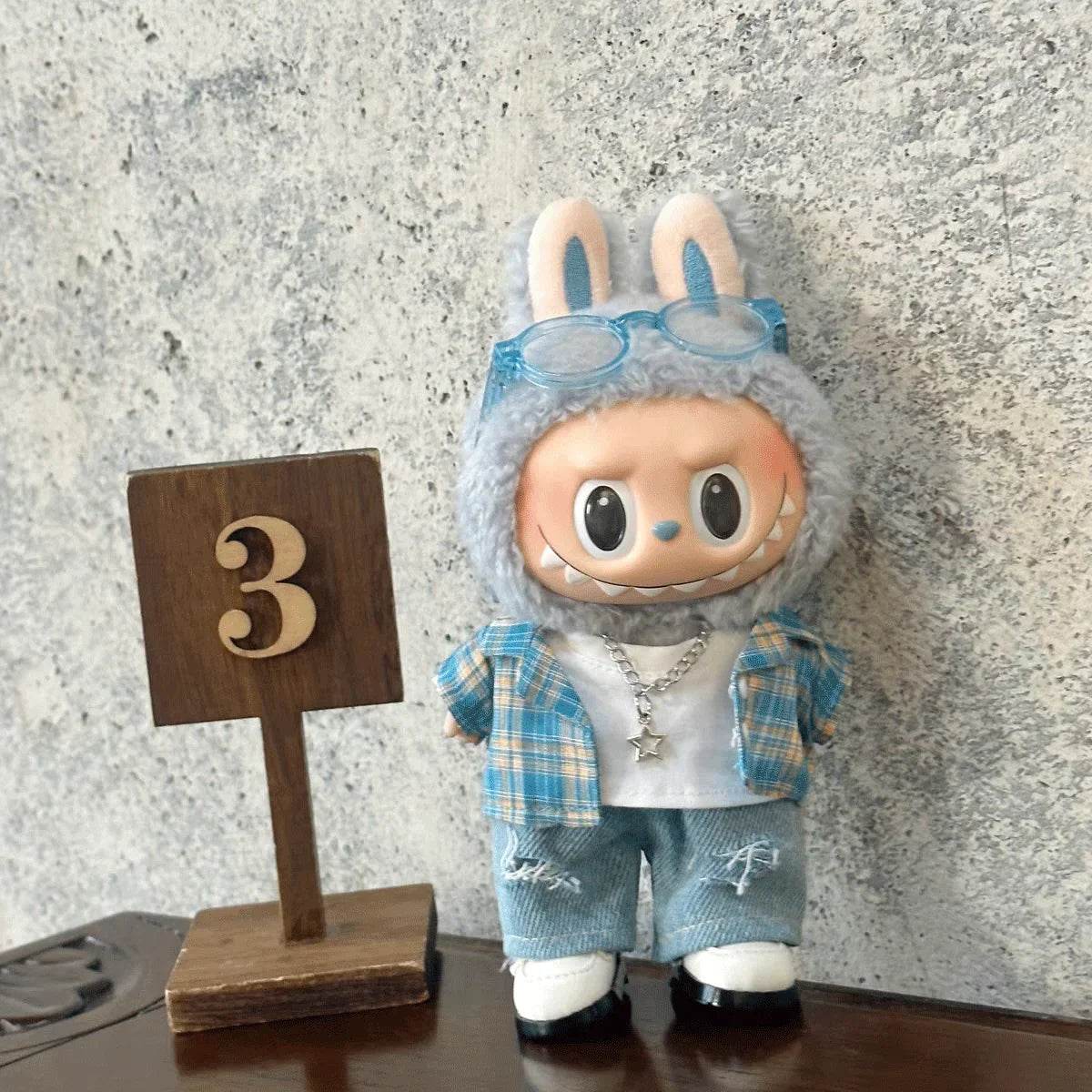 Stylish Summer Outfit Set for 17cm Vinyl Dolls Featuring Cool Casual Shirt and Ripped Jeans Labubu - ToylandEU