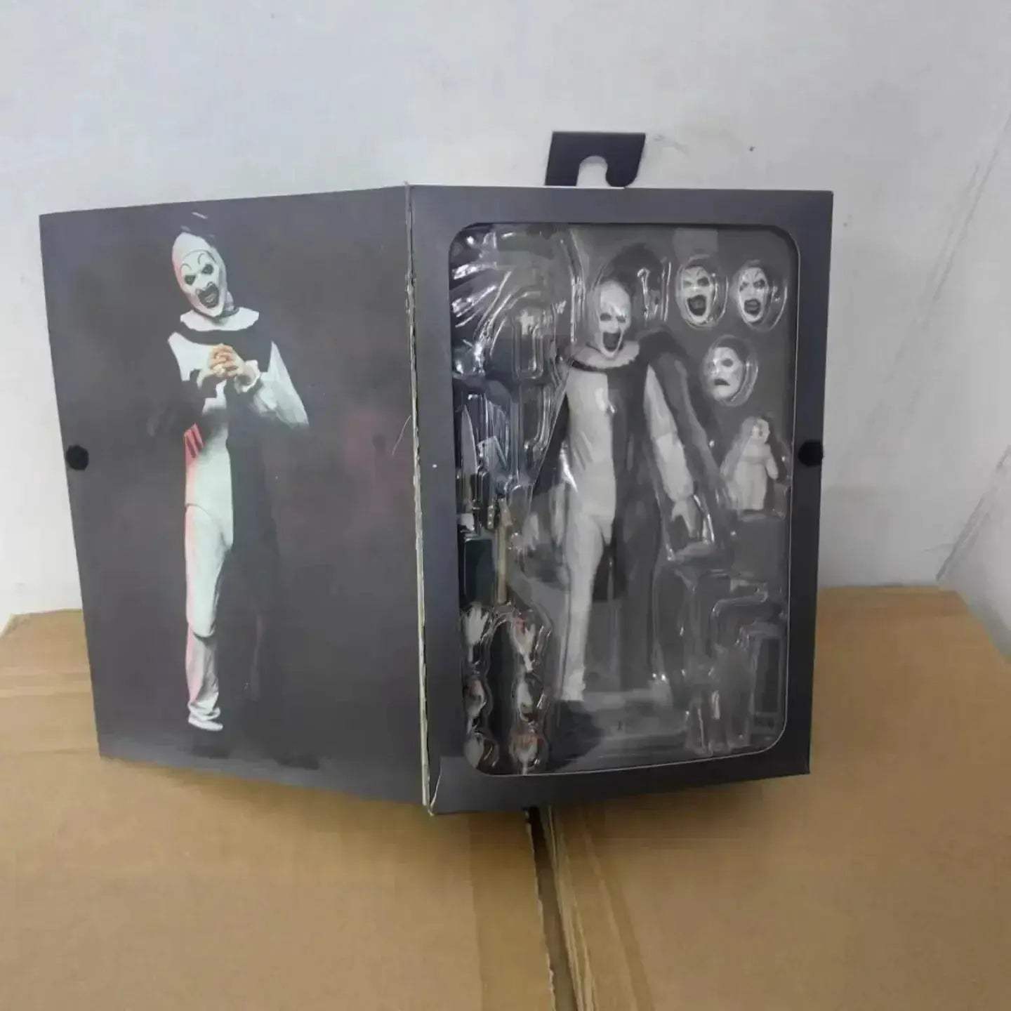 Terrifier Art The Clown 7 Inch Ultimate Action Figure - ToylandEU