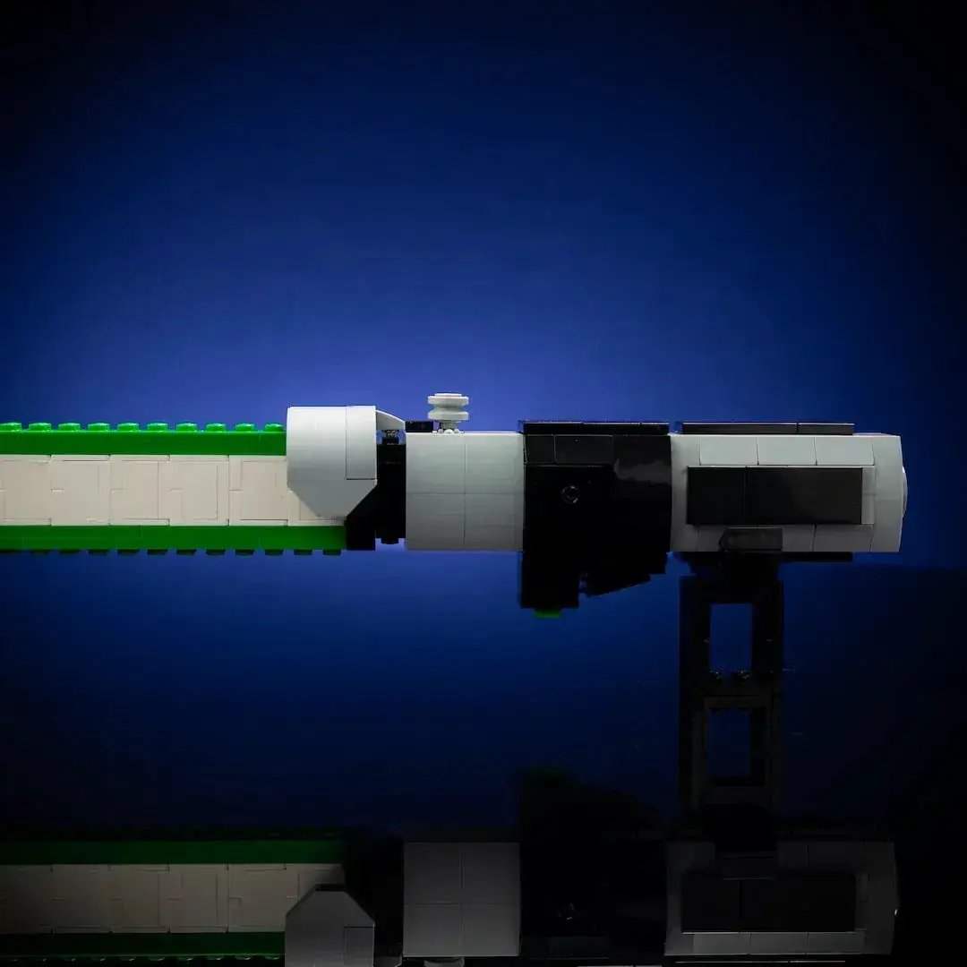 Life-Size LEGO Saber Replica With Bright Glow And Playable - ToylandEU