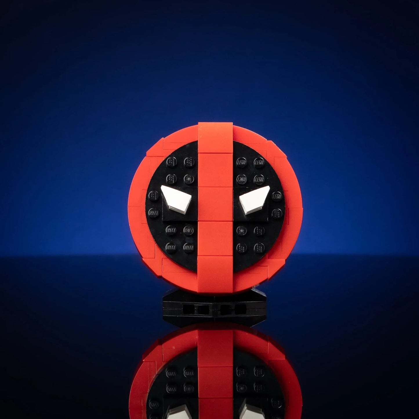 Deadpool Mini Build Collectible With Easy Display Stand - ToylandEU