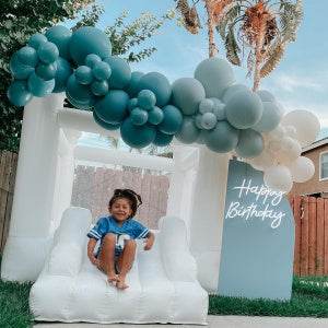 Toddlers Party 9x7x6ft Inflatable White Bounce House With Slide - ToylandEU