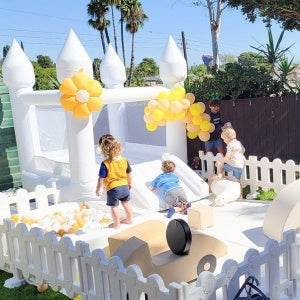 Toddlers Party 9x7x6ft Inflatable White Bounce House With Slide - ToylandEU
