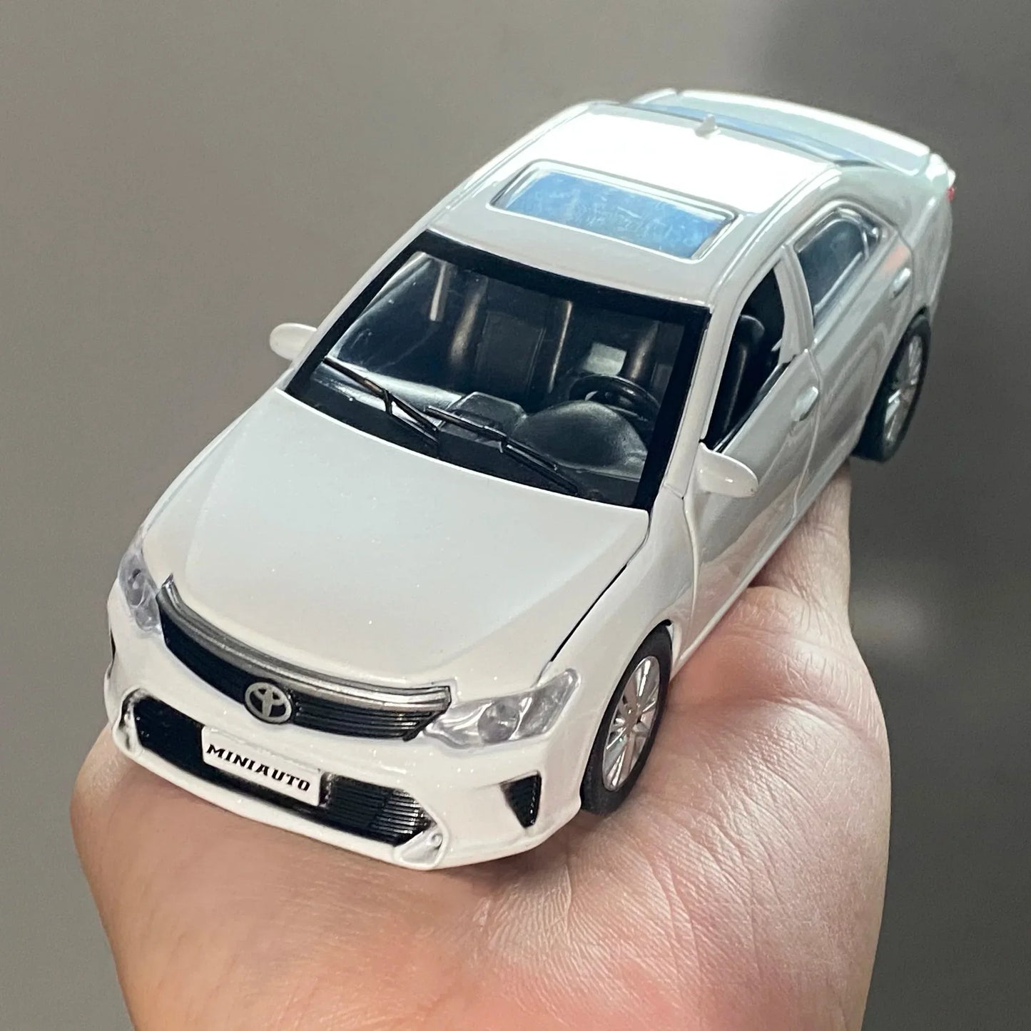 Toyota Camry Diecast Car Model With Sound And Light For Friends And Boys - ToylandEU