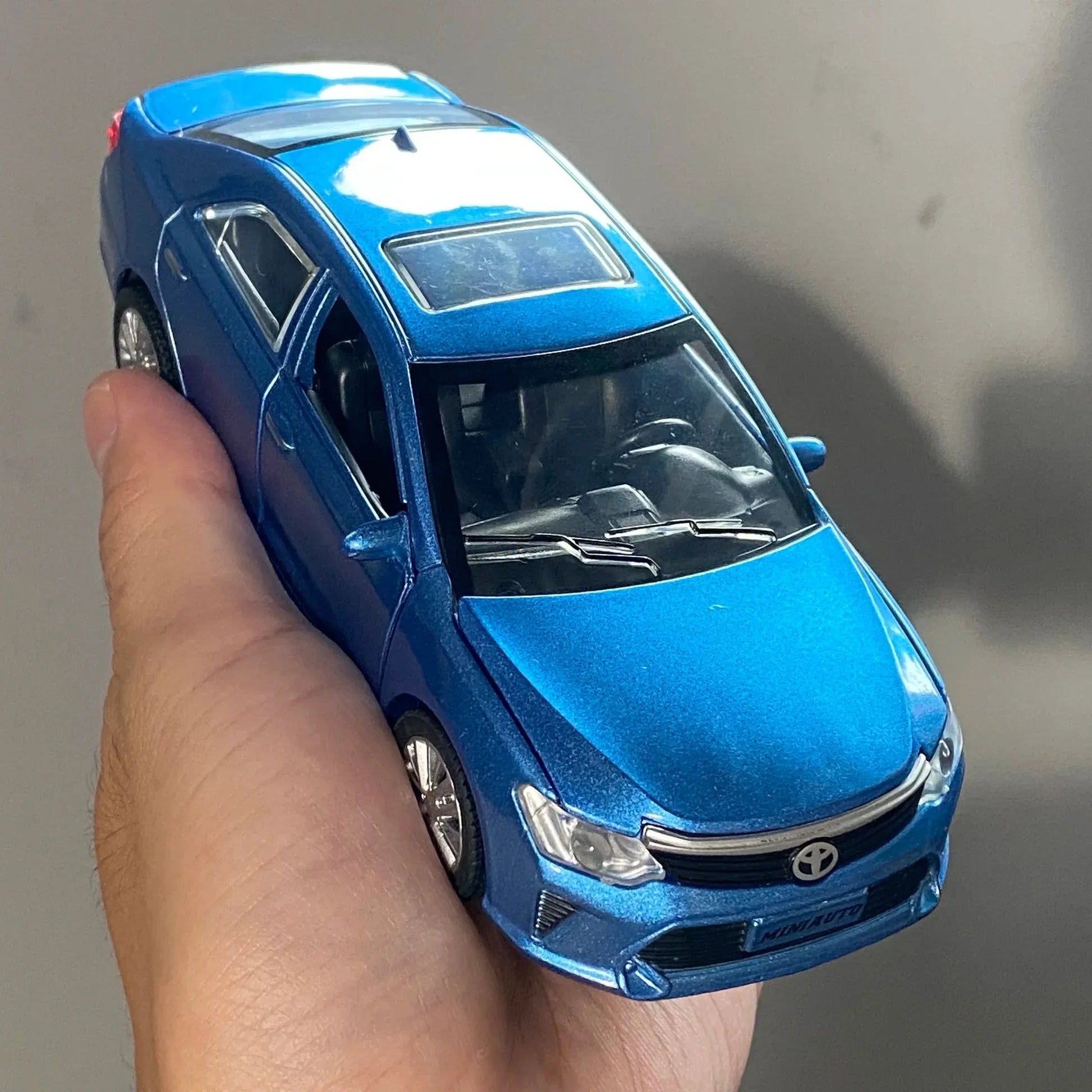 Toyota Camry Diecast Car Model With Sound And Light For Friends And Boys - ToylandEU
