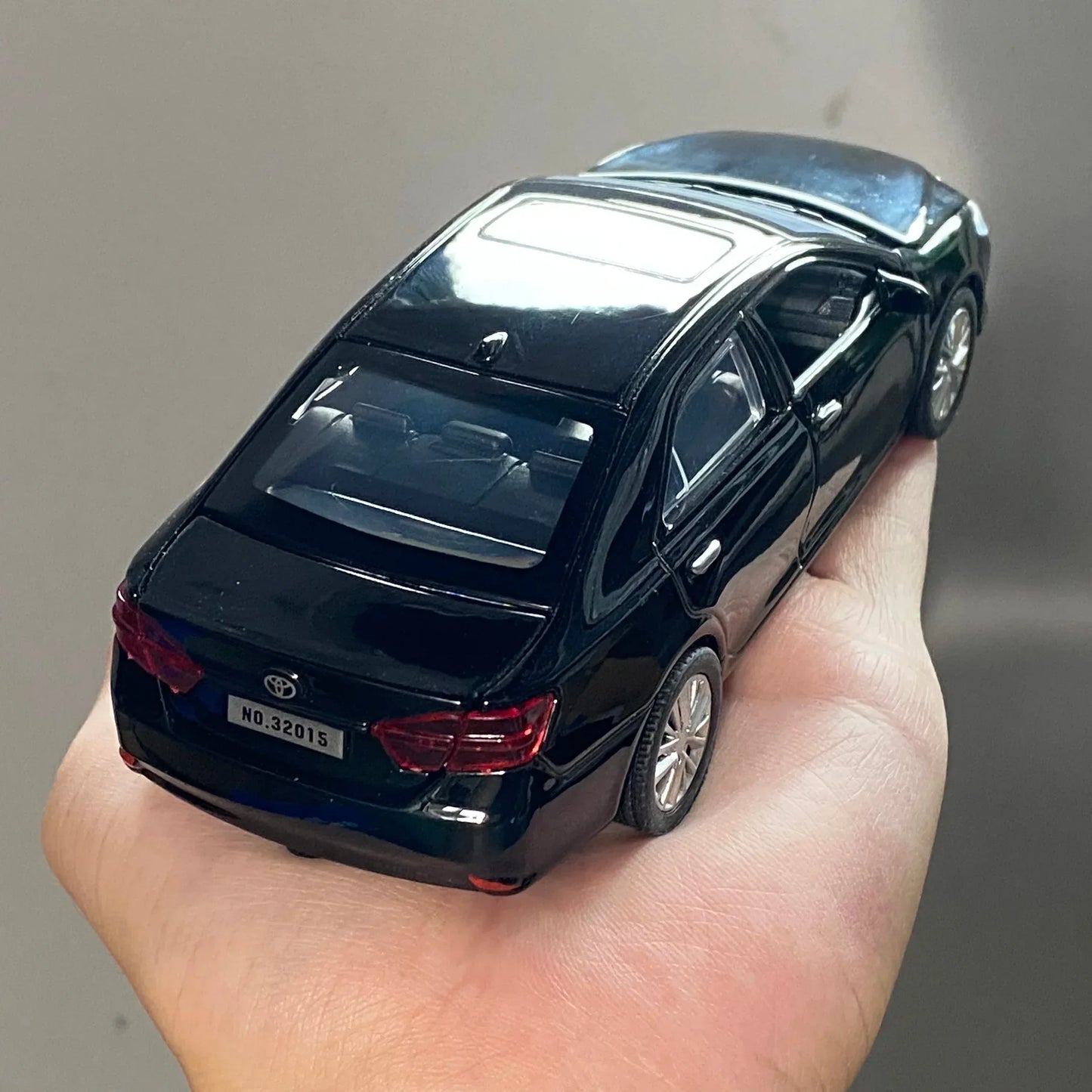Toyota Camry Diecast Car Model With Sound And Light For Friends And Boys - ToylandEU