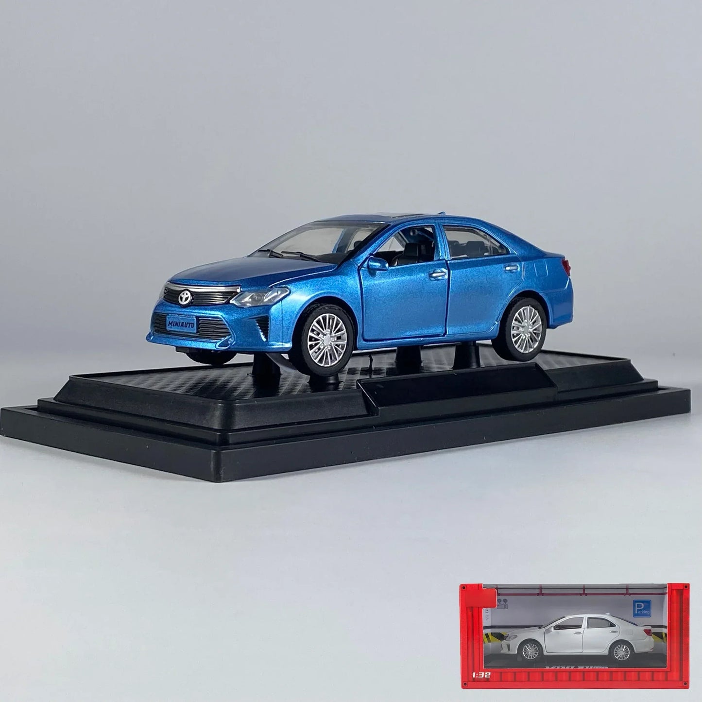Toyota Camry Diecast Car Model With Sound And Light For Friends And Boys - ToylandEU