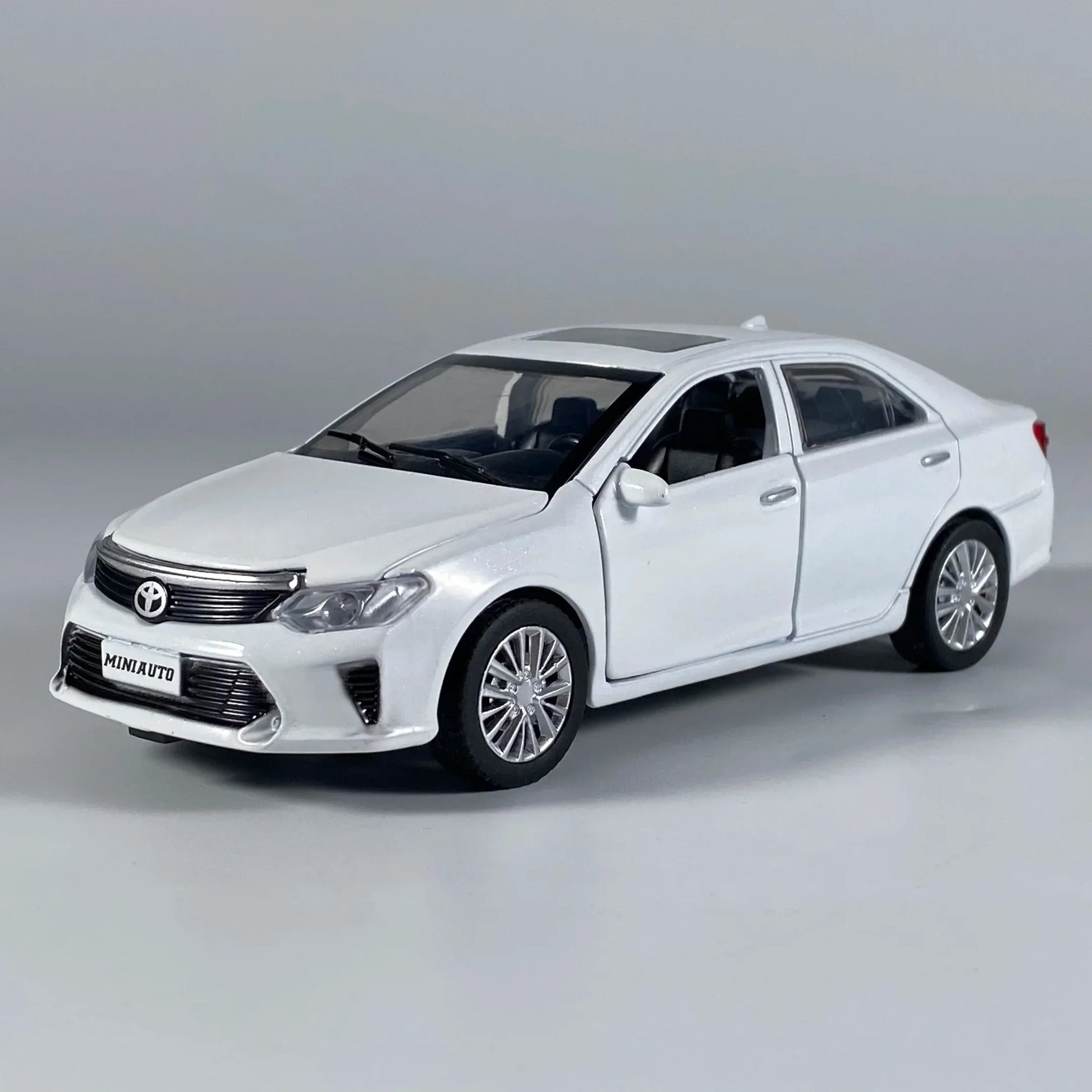 Toyota Camry Diecast Car Model With Sound And Light For Friends And Boys - ToylandEU