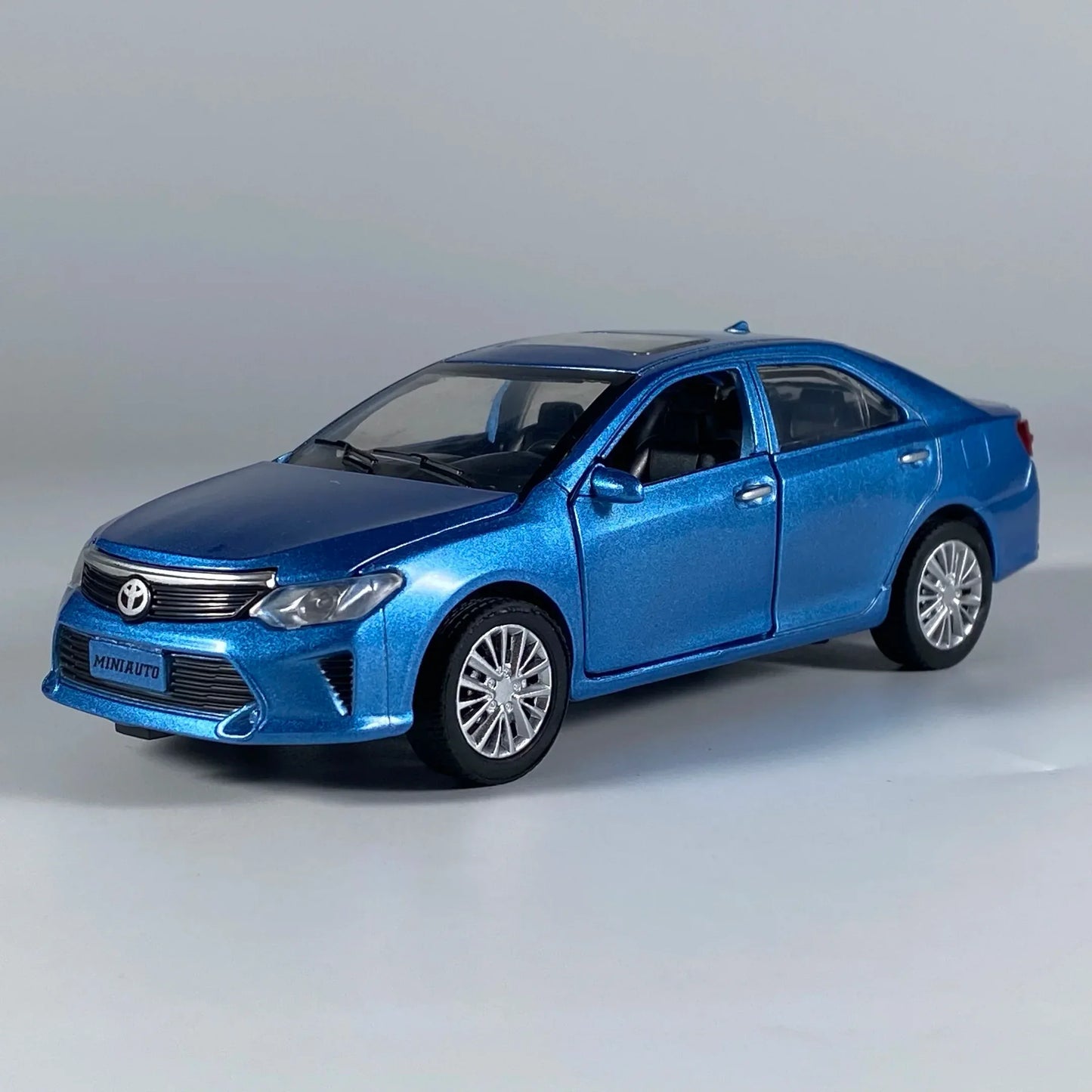 Toyota Camry Diecast Car Model With Sound And Light For Friends And Boys - ToylandEU