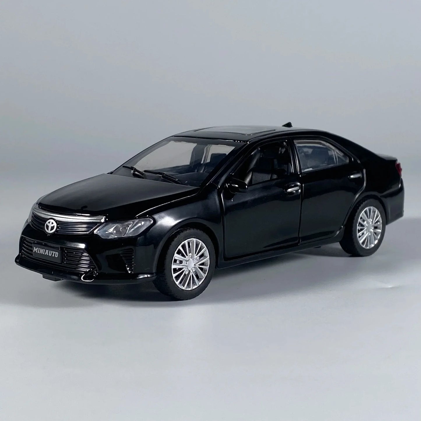 Toyota Camry Diecast Car Model With Sound And Light For Friends And Boys - ToylandEU