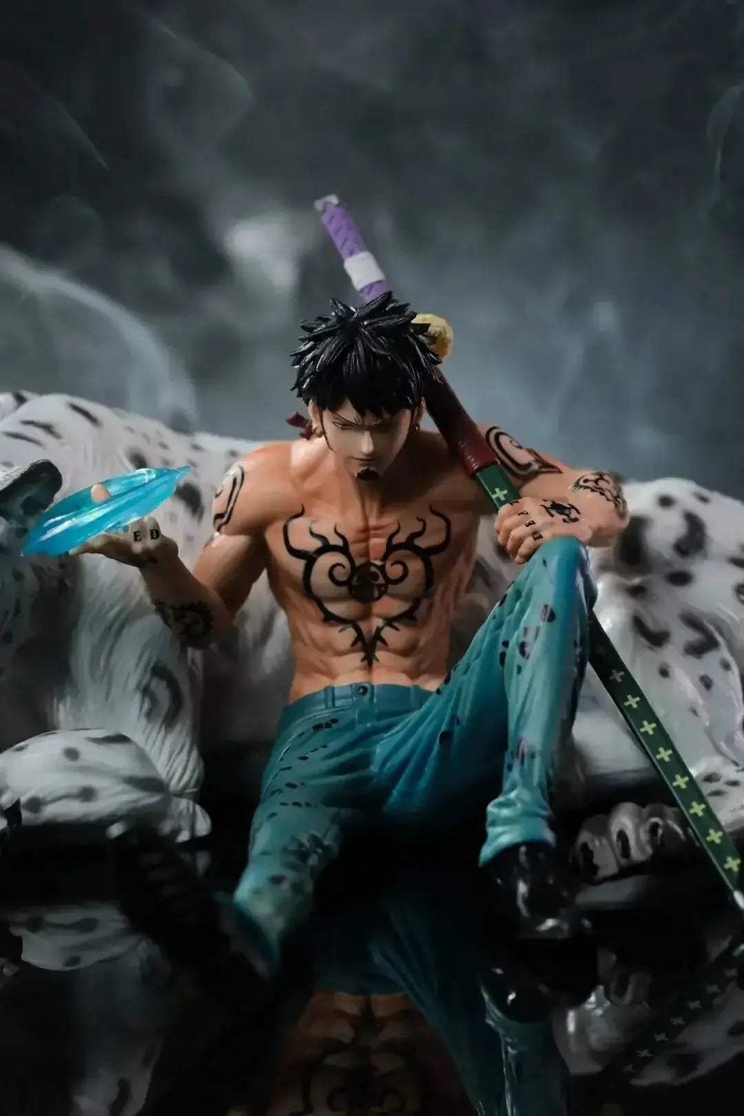 Highly Detailed One Piece Trafalgar Law Snow Leopard Figure - ToylandEU